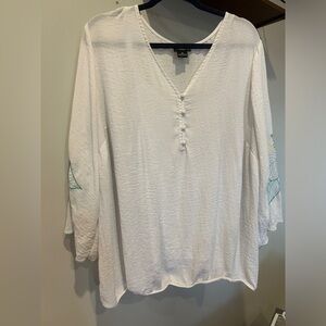 Liz Claiborne white with floral sleeves 2X